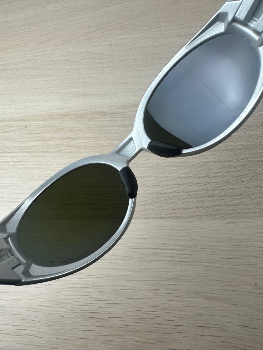 Oakley OO9438 Matte Silver Frame/Blue Prizm Polarized Lenses - Picture 4 of 5